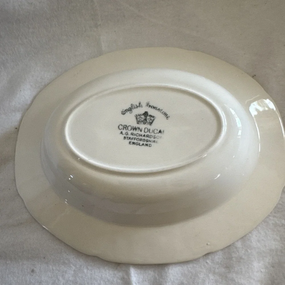 Vintage Crown‎ Ducal England White Porcelain Embossed Floral Oval Serving Bowl